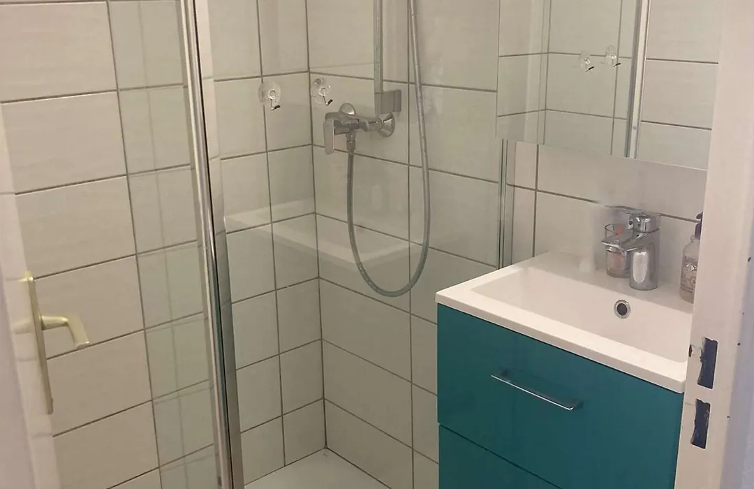 Villa Face au Lac avec Terrasse et Barbecue - 3 Pièces + Mezzanine pour 6 Personnes - FR-1-81-96-1