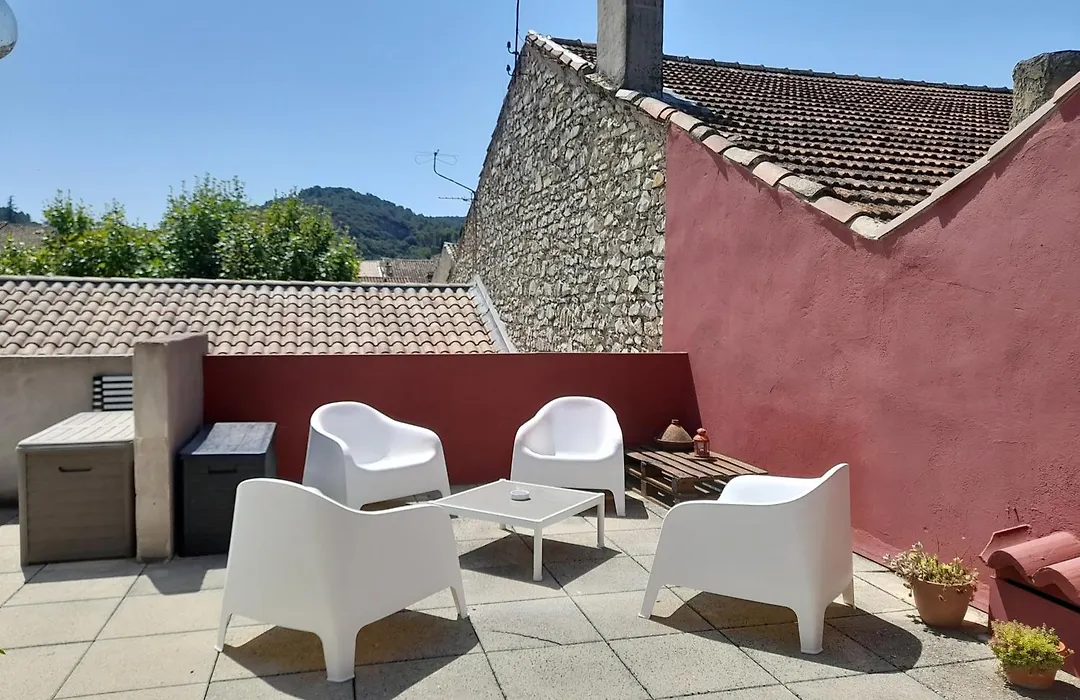 Grande terrasse et vue sur le site antique-1