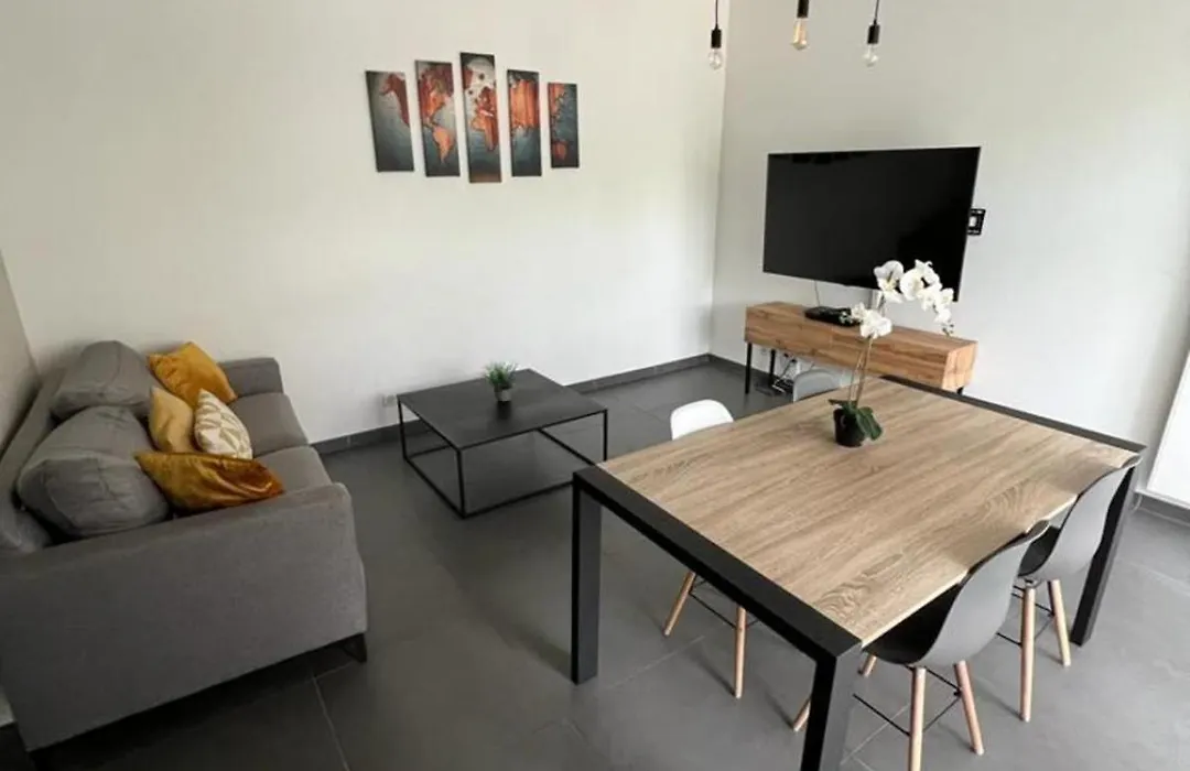 Le Tresum Joli T2 Avec Garage A 100M Du Lac-1