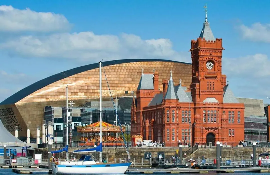Lush Gated Cardiff Bay Flat With Fastwifi And Parking-1