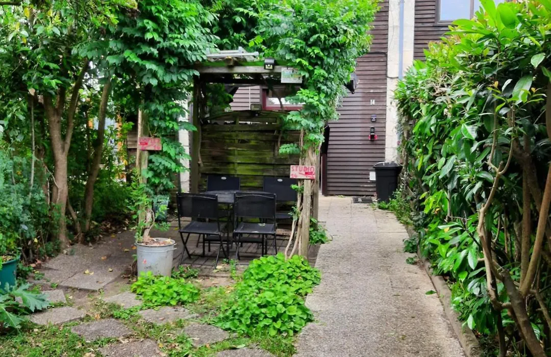 Duplex14h 1er étage jardinet 1 parking ou studio14B rdc terrasse sans parking-1