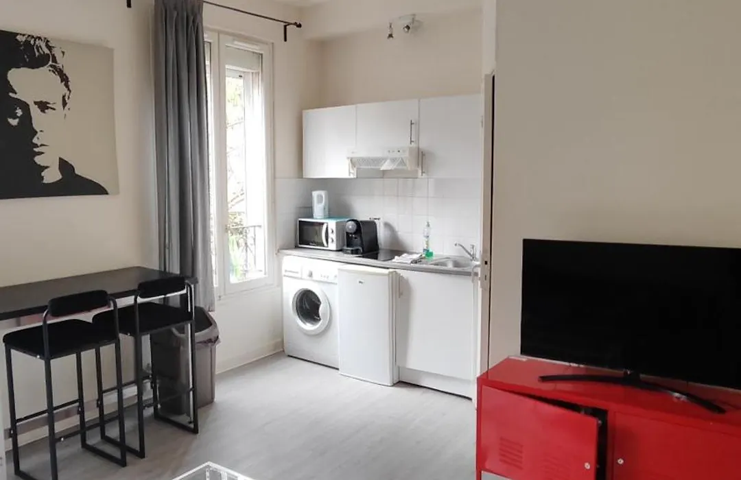 Charming Parisian Studio!-1