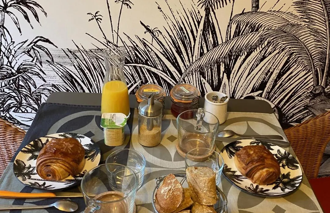 Maison M, chambre privée accès jardin piscine et jacuzzi près de La Rochelle-1