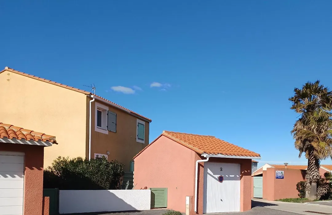 Charmante villa dans village naturiste-1