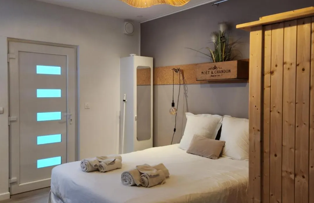 Chambres privées hyper-centre Epernay lit 160x200cm-1