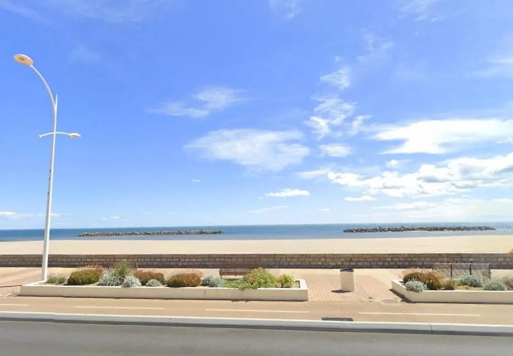 T2 à 100m de la plage, parking privé-1