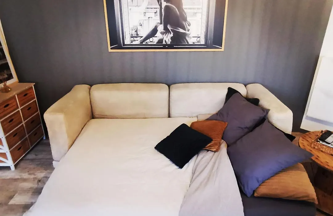 LE COCOON Saint Lô - Appartement privé tout équipé - Haras - Parking gratuit - Entrée autonome - Wifi - Netflix - Baignoire - Lave-linge - Lit Queen Size 160cm&canapé-lit 140cm - Jusqu'à 4 personnes-1