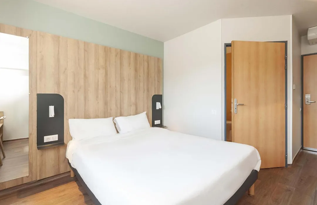 B&B HOTEL Pau Lescar-1