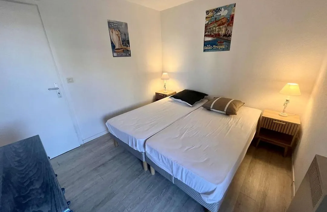 Appartement 2P, 4 Couchages, Terrasse et Salon de Jardin à 200m de la Plage, Fréjus - FR-1-226A-22-1
