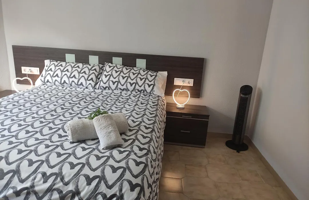 Piso De 4 Habitaciones En El Centro De Roses-1