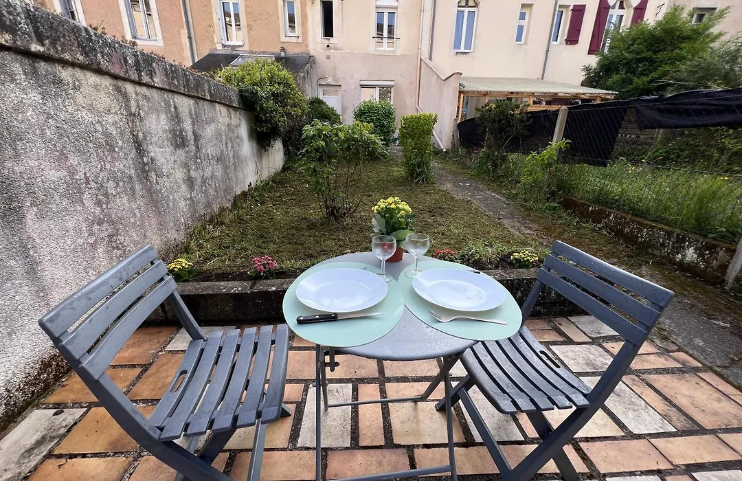 Studios Izicozy I Confort et jardin en ville, proche gare I 2 et 4 pers-1