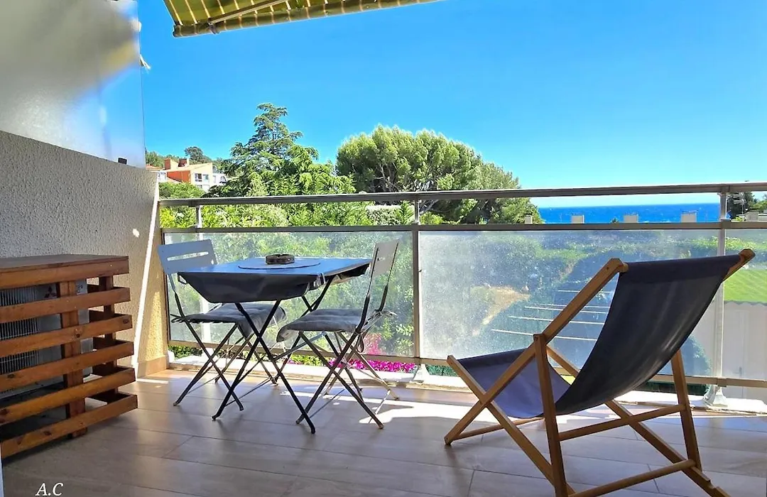 Les Embruns - Super Vue mer, refait à neuf avec parking privée à La Ciotat - BY AURAconciergerie-1