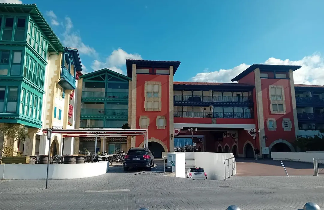 Spacieux T2 A Hendaye Avec Parking A Deux Pas De La Plage - Fr-1-239-794-1