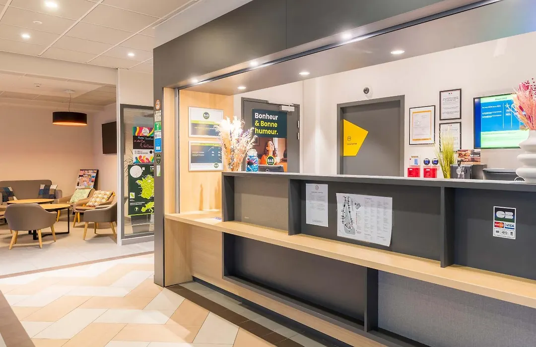 B&B HOTEL Troyes Magasins d'usine-1