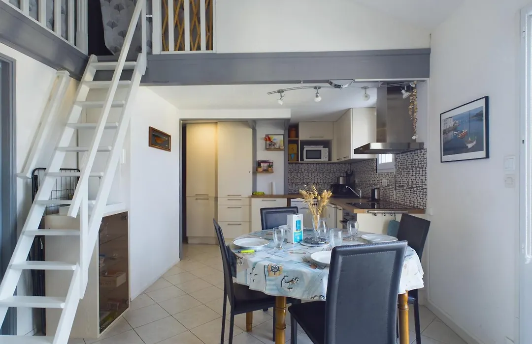 Appartement coquet avec vue sur mer-1