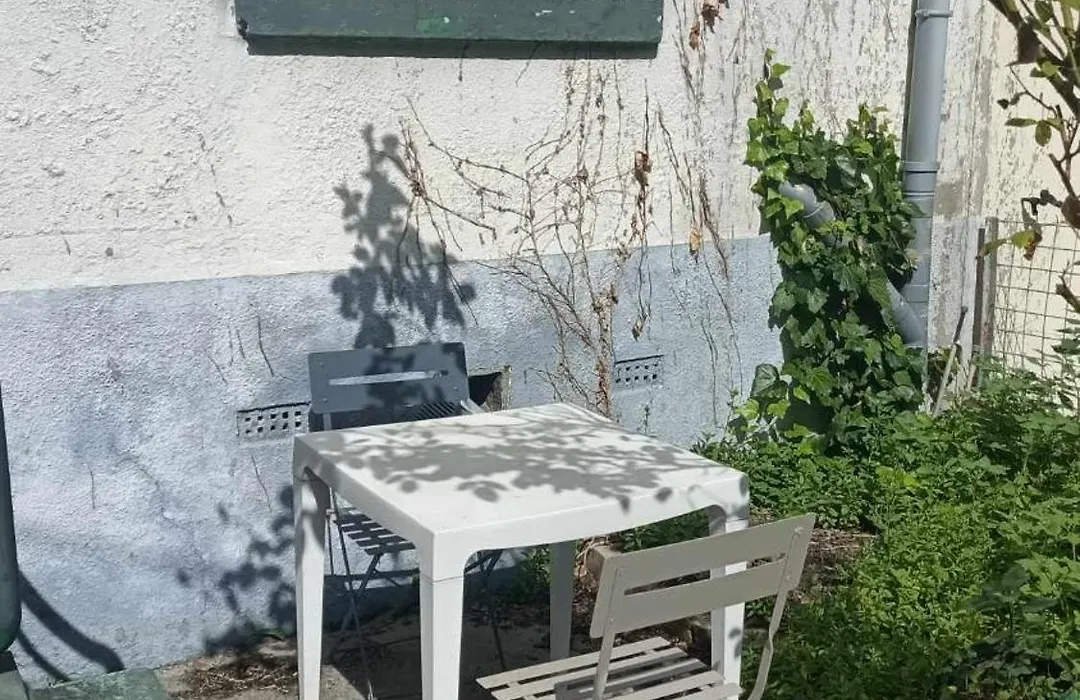 Villa des Roses - Appart T2, 32m2, RDC, vue sur jardin, Le chic-1