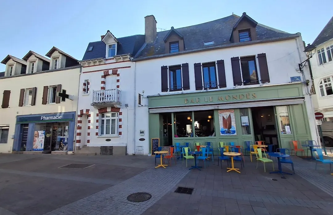 Le Mondes-1