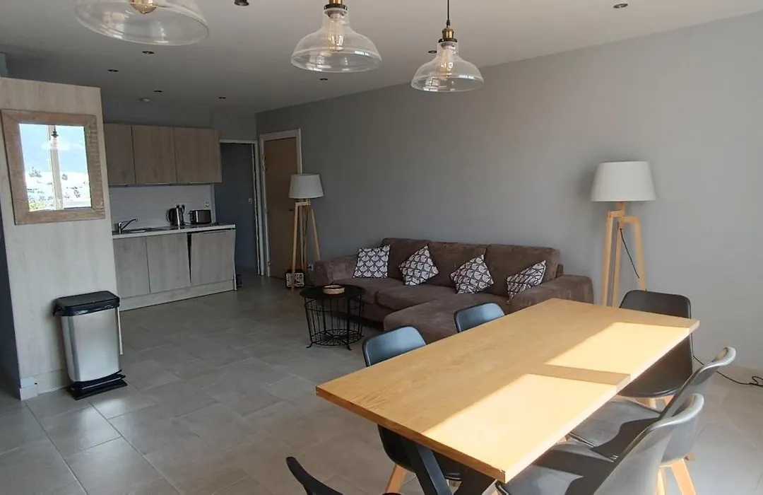 Appartement plein centre Saint Florent face au port-1