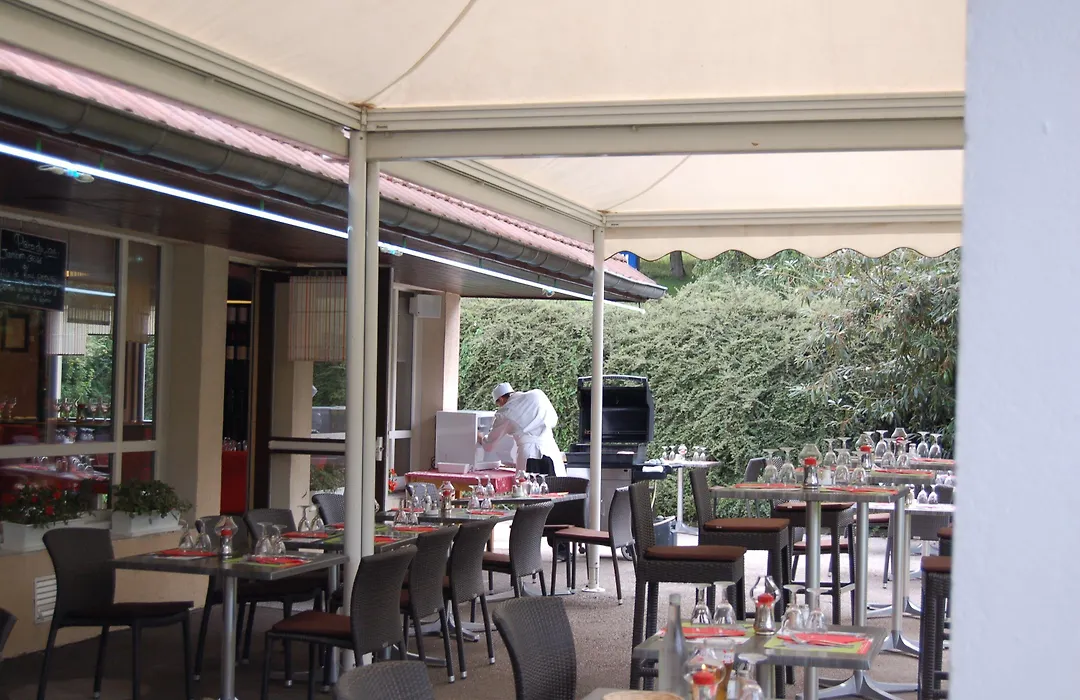 Logis Hotel Lons-le-Saunier - Restaurant Le Grill-1