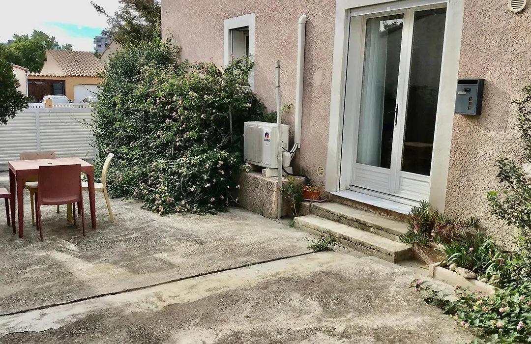 Appartement avec extérieur et parking gratuit-1