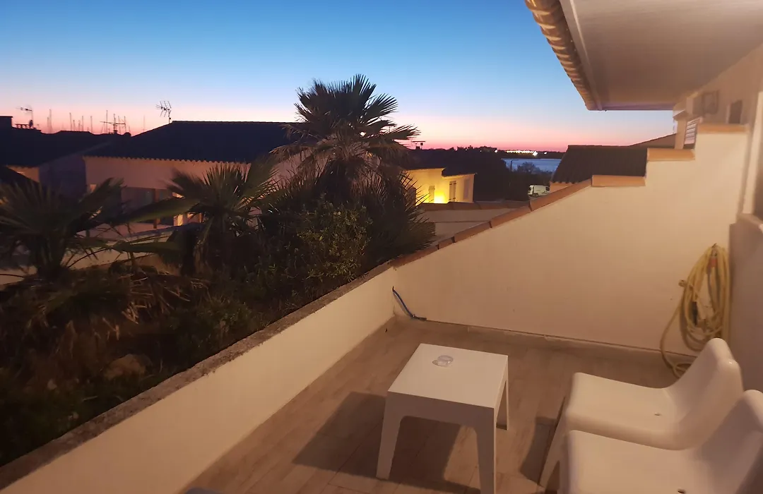 Hotel Les Palmiers En Camargue-1