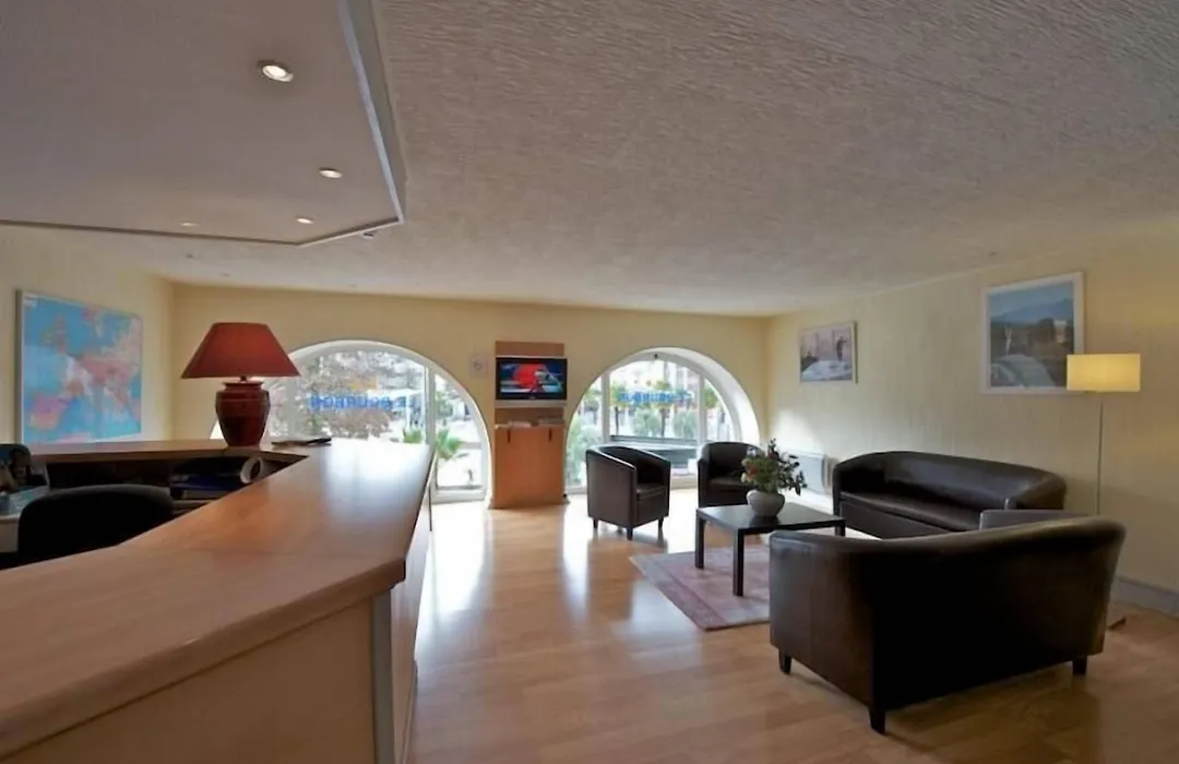 Hotel Le Bourbon Pau Centre-1
