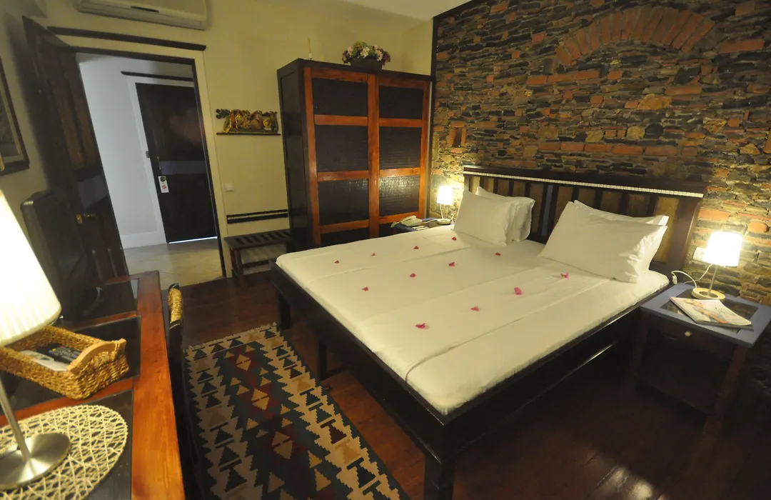 El Vino Hotel & Suites-1