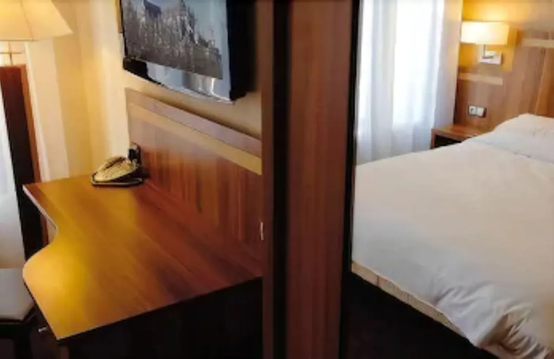Hotel The Originals du Grand Monarque Nantes Gare-1