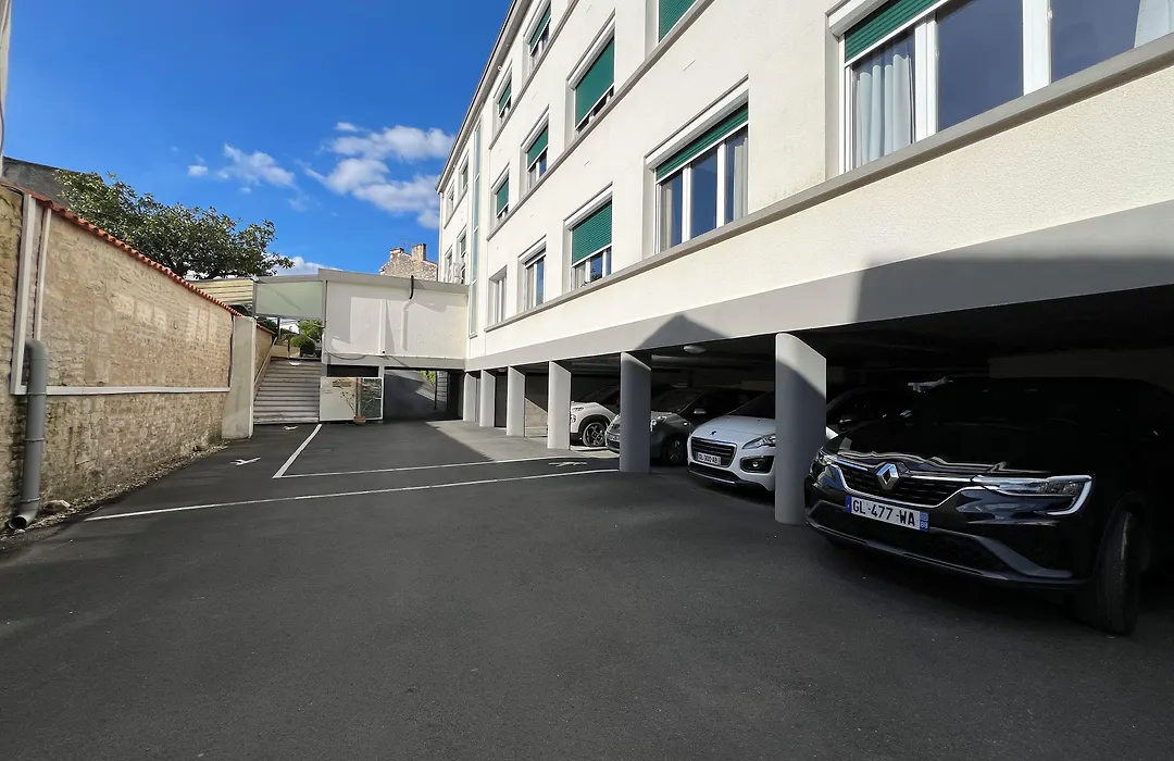 Brit Hotel du Parc Niort-1