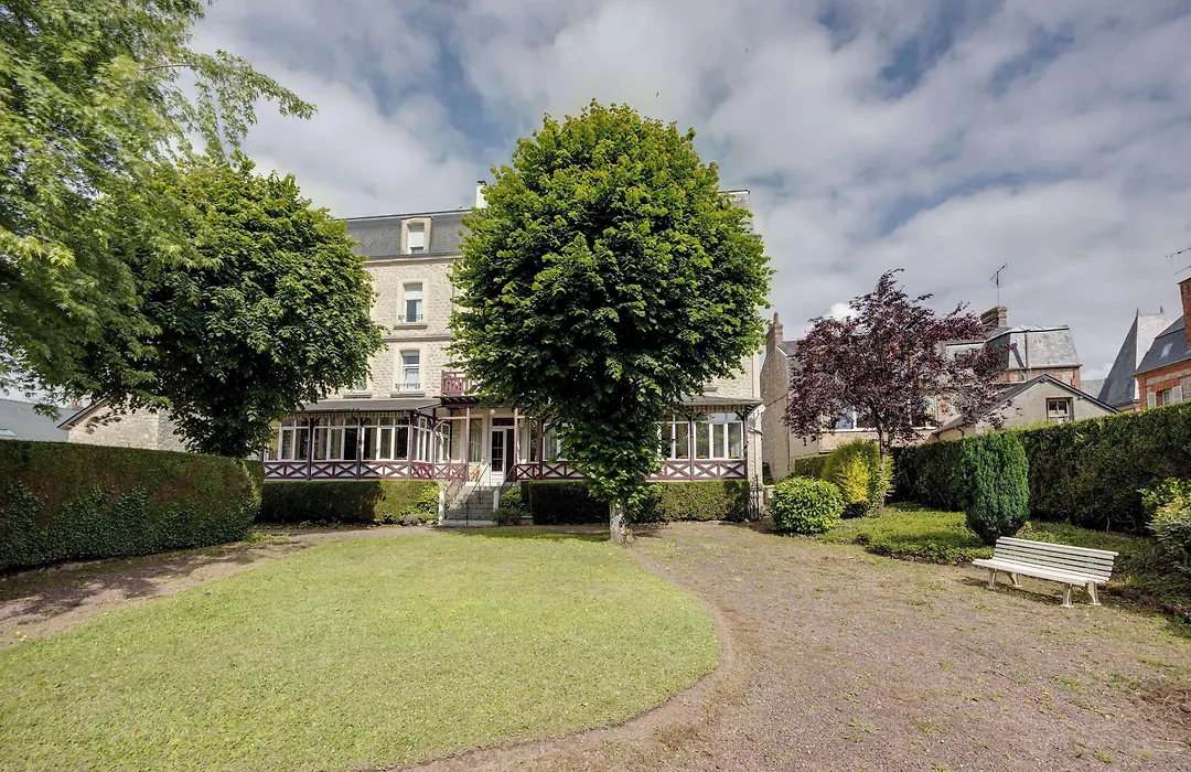 Nouvel Hotel-1