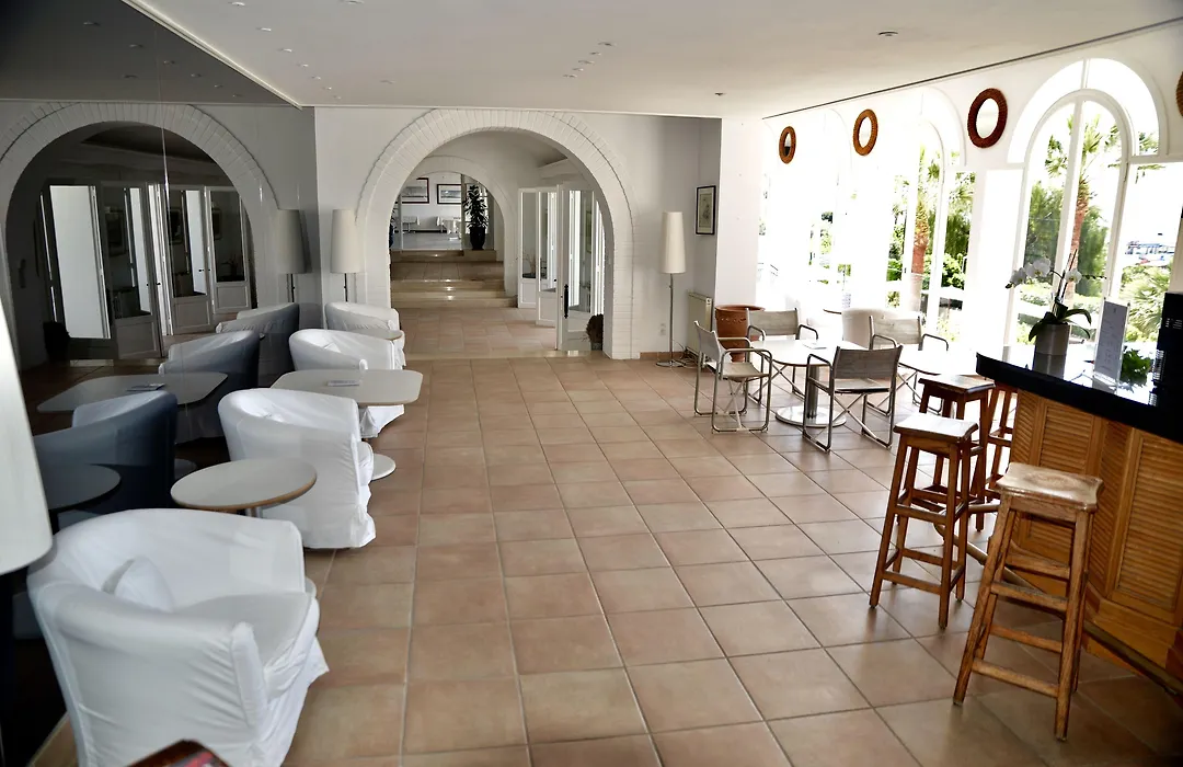 Auberge De La Calanque-1