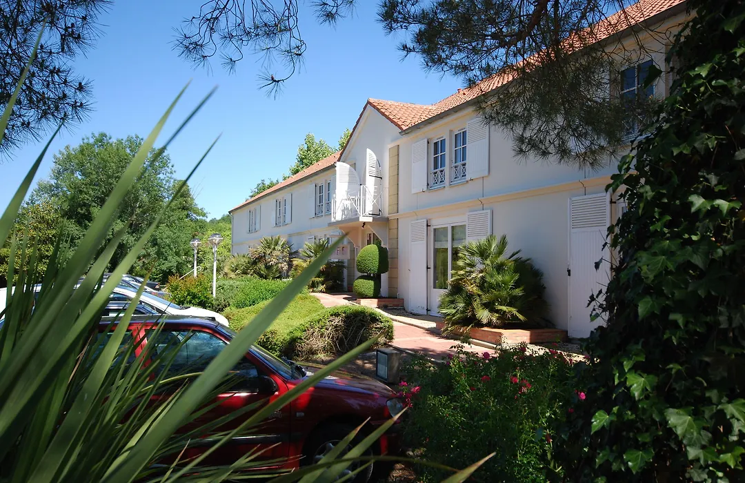 Hotel Le Relais Des Champs-1