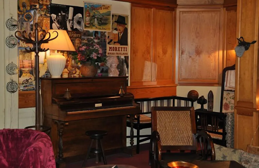 Le Vieux Carré-1