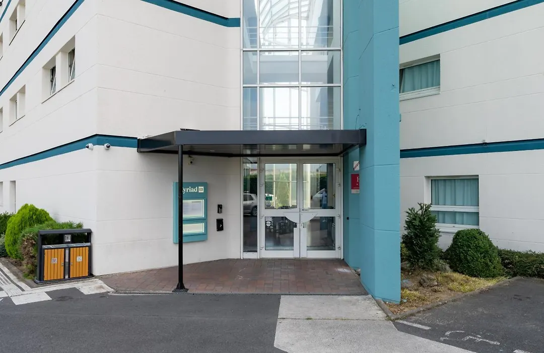 Hotel Cerise Lens-1