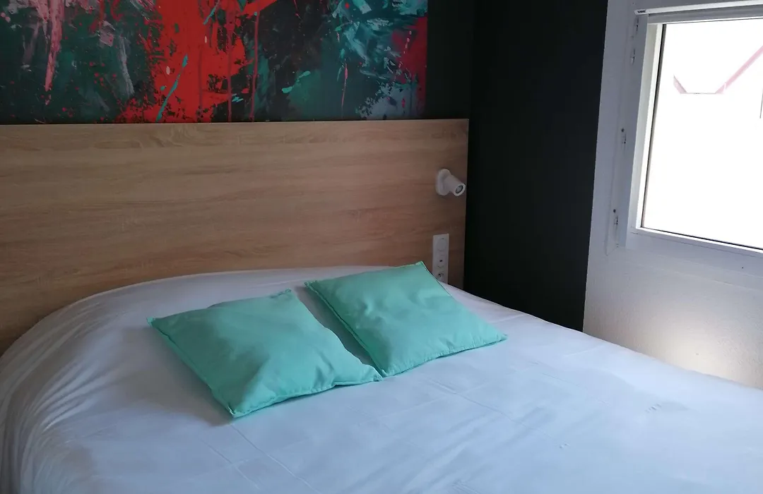 Kyriad Direct Martigues-1