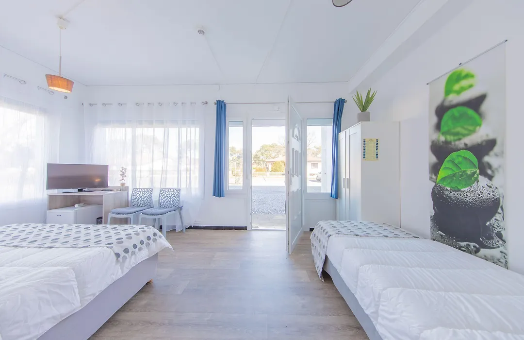 Hôtel Land'Azur-1