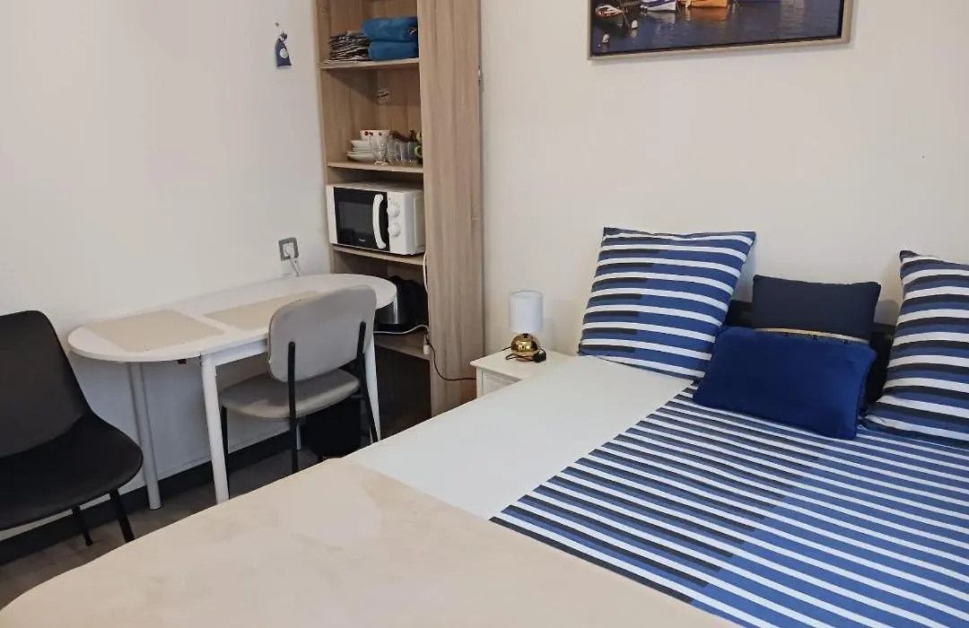 CHAMBRES Climatisées tout Confort,GARE ,WIFI, parking, avec pt dejeuner compris-1