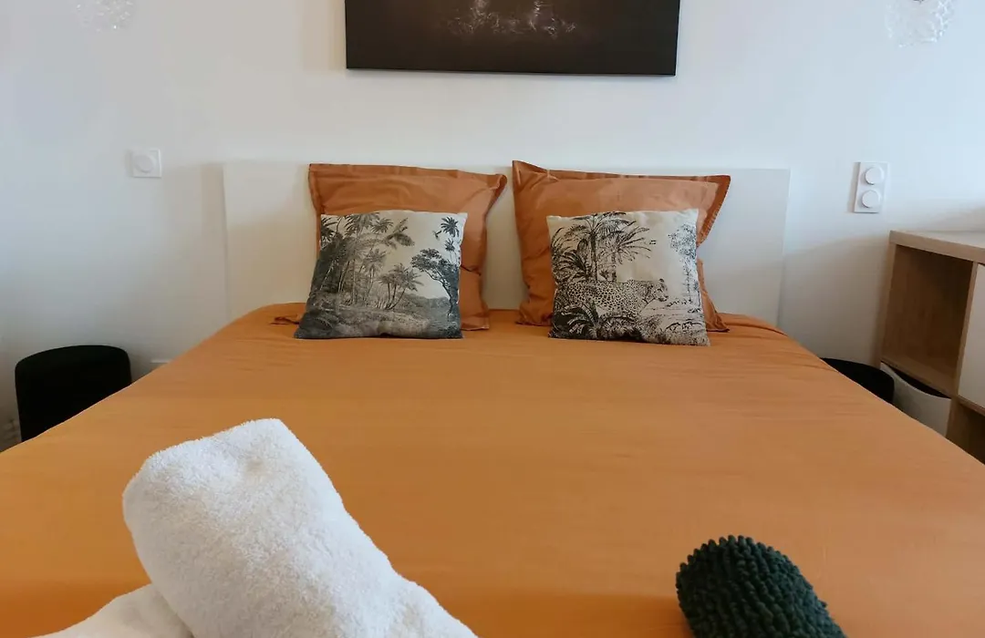 Le Bompard 50 m2 Villa Art Déco Plein centre avec jardin-1