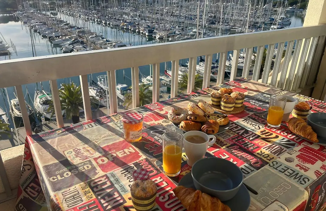 Studio avec terrasse et parking vue Port Camargue-1