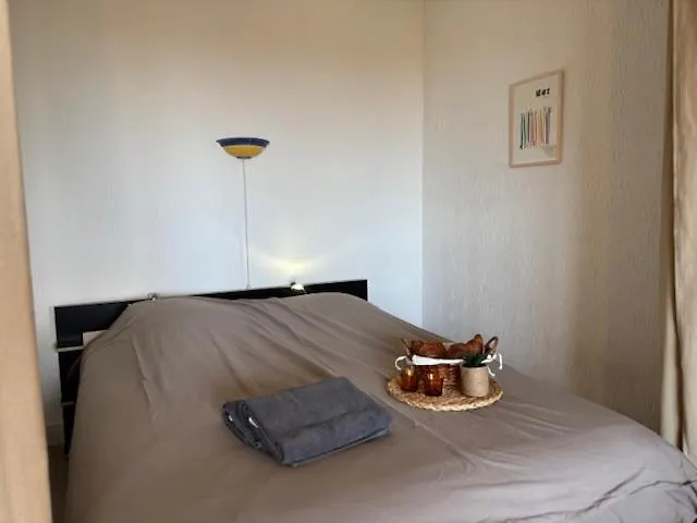 La Cabane Maddyblue 5 min à pieds de l'Océan et commerce-1