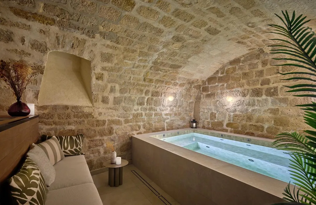 Hôtel Joséphine by Happyculture-1