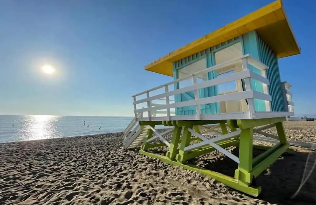 Front de Mer, WIFI, 4 couchages, très grand et joli studio-1