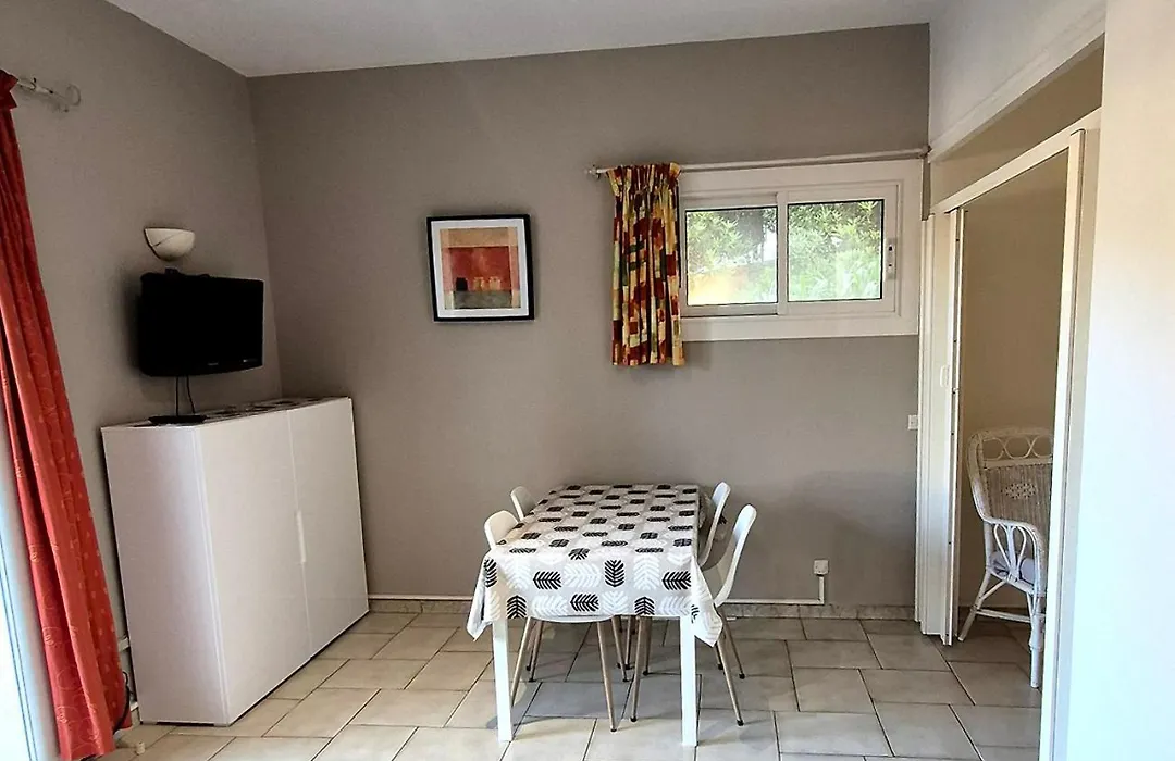 Appartements Dans Villa En Rez De Jardin-1