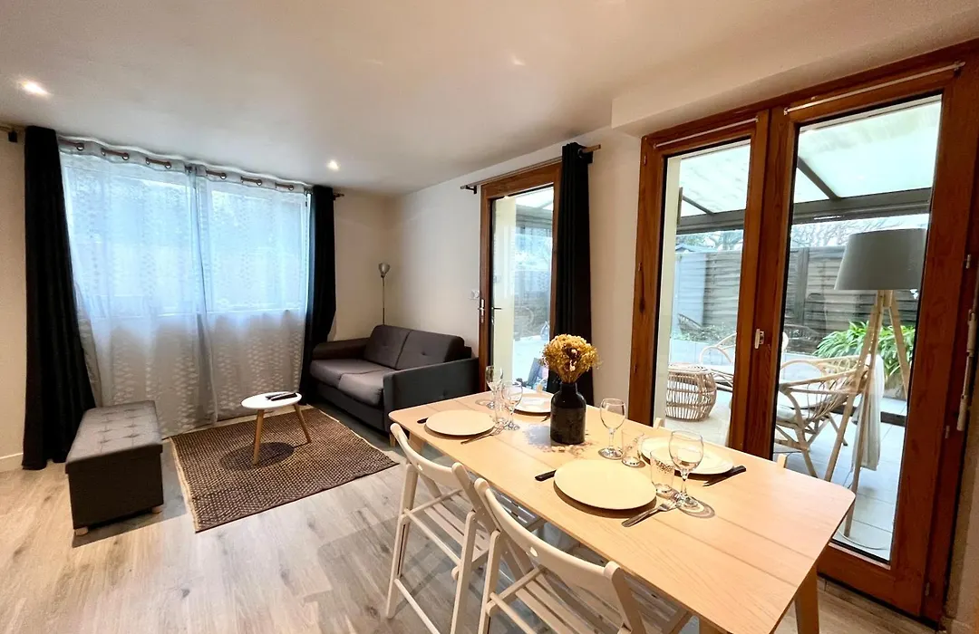 Appartement à 50m des plages-1