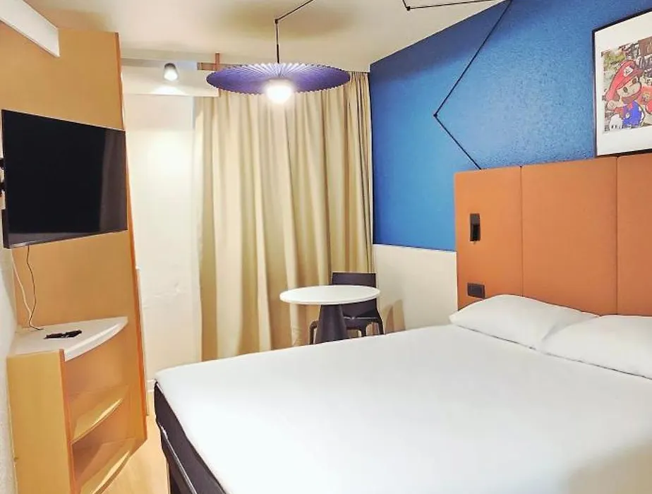ibis Lyon Est Bron-1