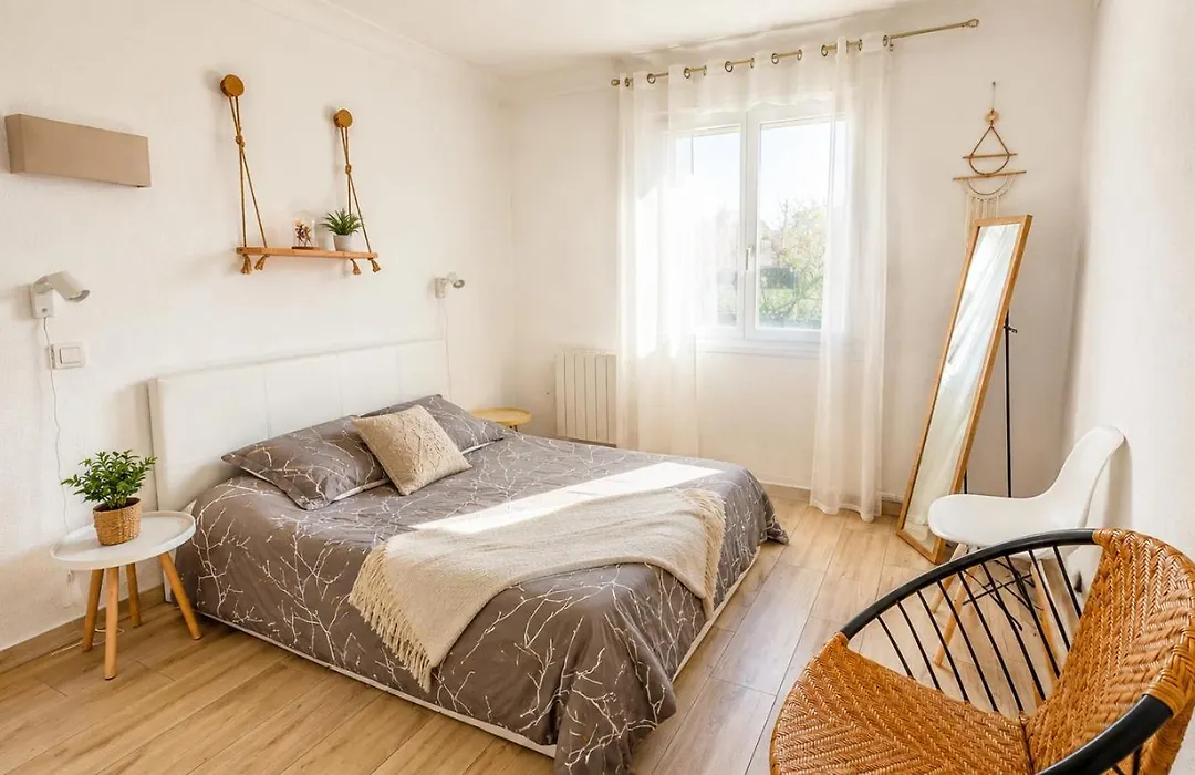 COSY Appartement confort de 50m2 à 150m de la Mer et du Centre ville, parking gratuit-1