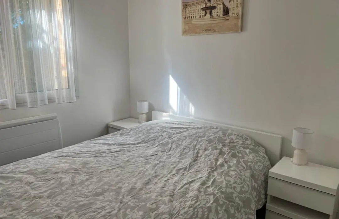 Appartement avec piscine quartier de l Aiguillon-1