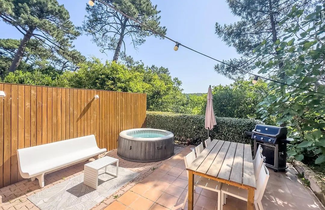 Forest flat / Terrasse-spa-bbq-10min à pieds de la plage-1