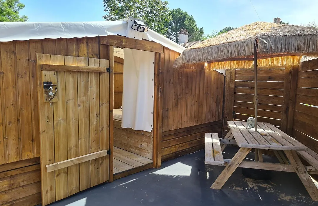 Gîte insolite vue sur le ciel étoilé , cuisine, salle d eau, 2 chambres , proche du zoo de La Palmyre-1