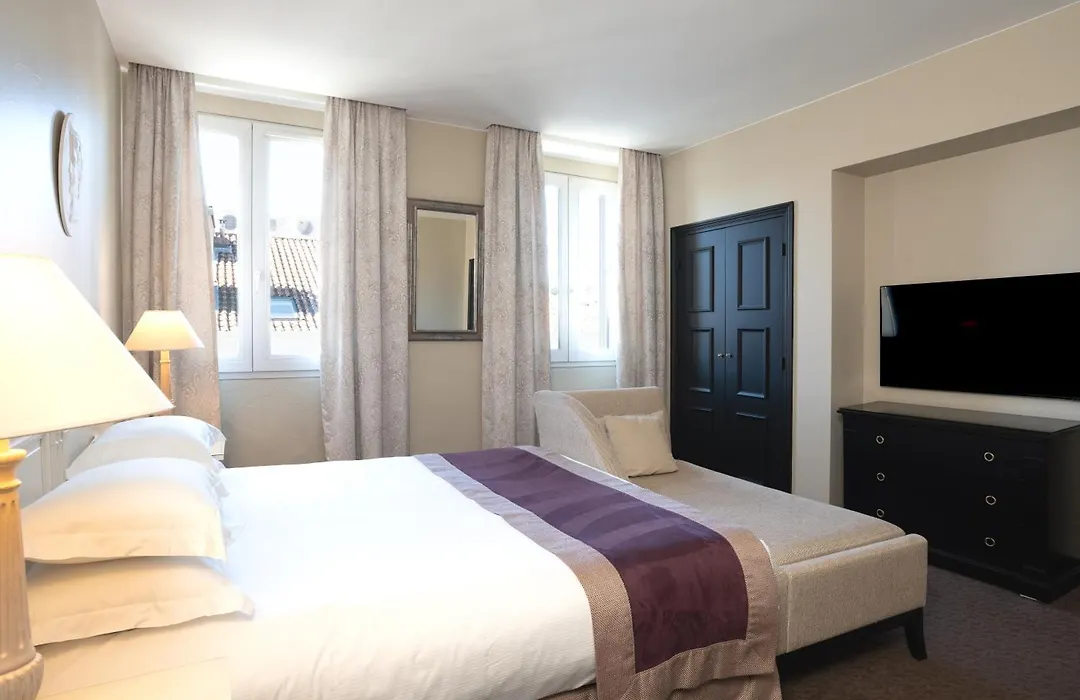 Le Cavendish-1